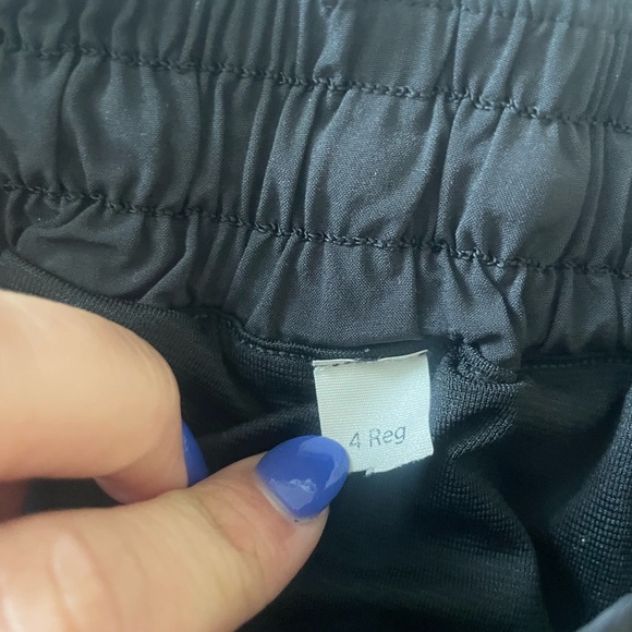 lululemon athletica Black HOTTY HOT 2.5 in inseam - Picture 3 of 3
